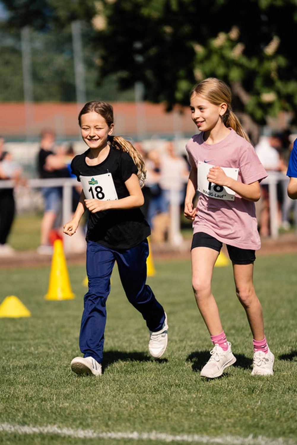 Kinder laufen beim Fußball von Hartwig - Steffen Hartwig 