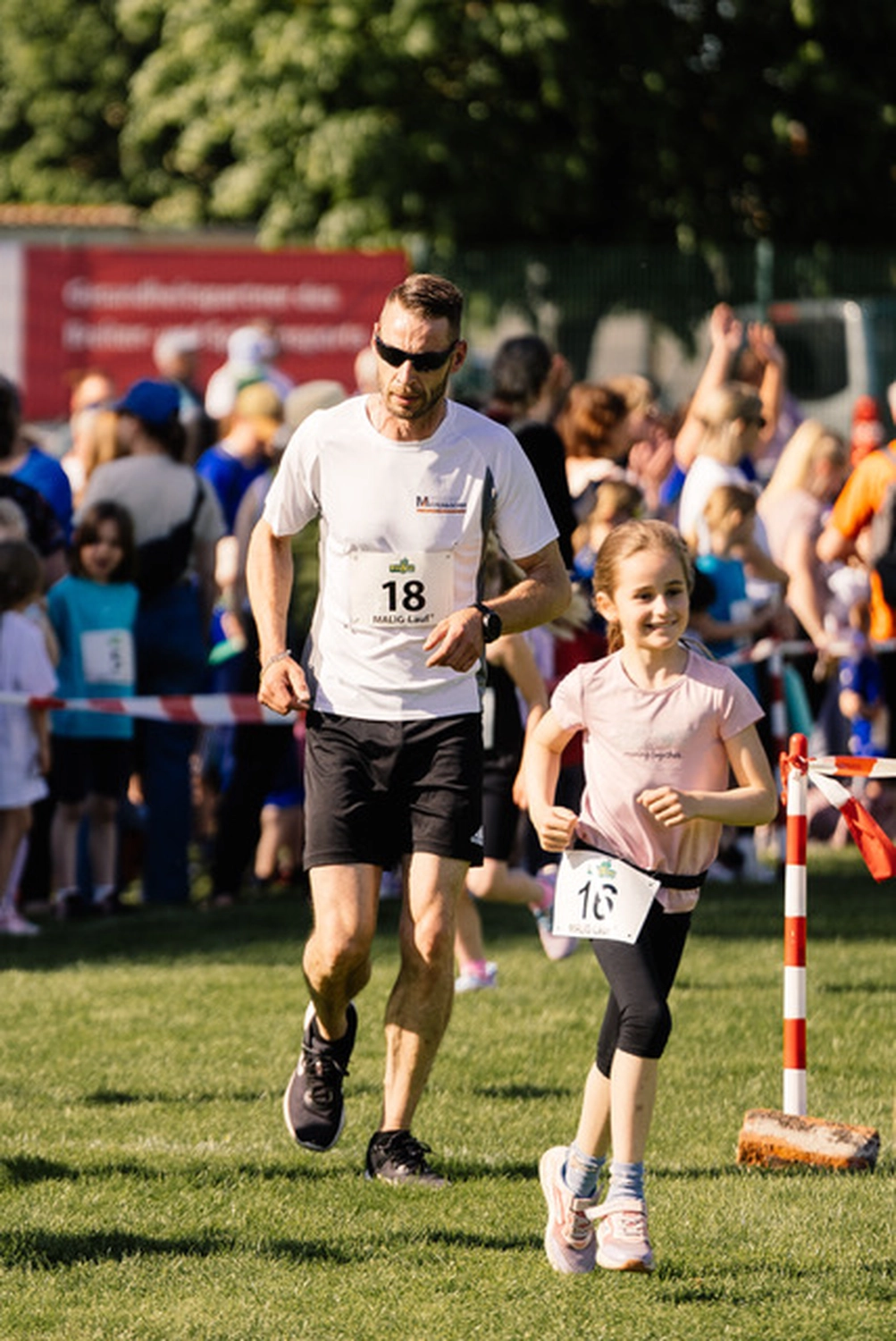Kinder laufen beim Fußball von Hartwig - Steffen Hartwig 