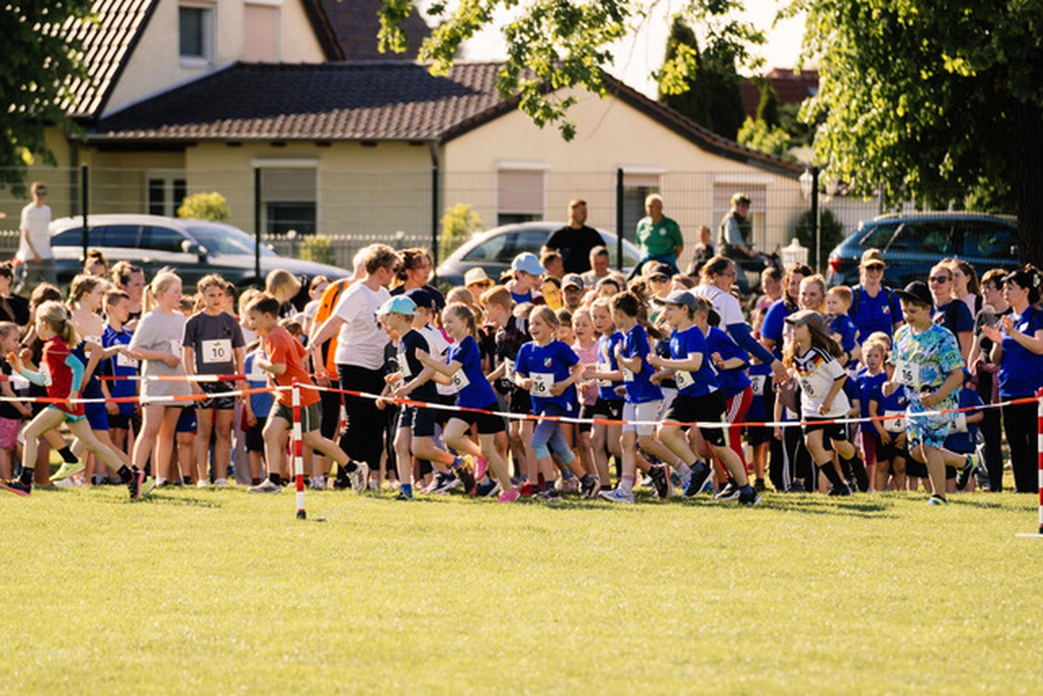 Kinder laufen beim Fußball von Hartwig - Steffen Hartwig 