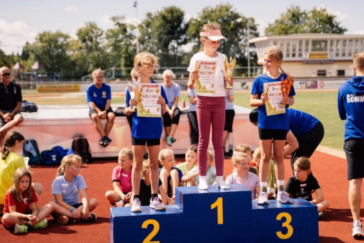 Kinder laufen beim Fußball von Hartwig - Steffen Hartwig 