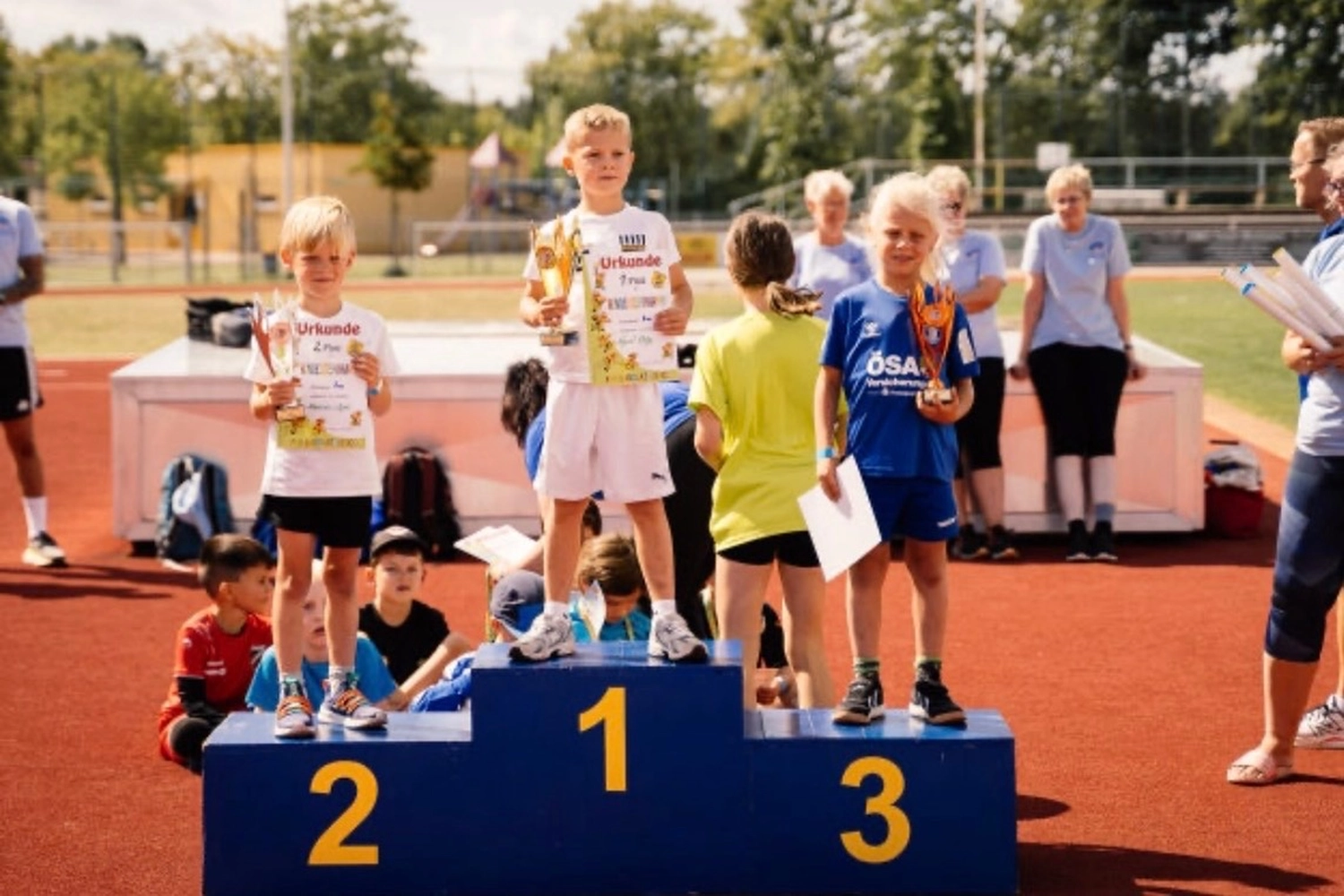 Kinder laufen beim Fußball von Hartwig - Steffen Hartwig 