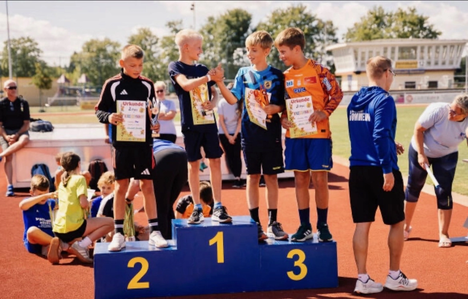 Kinder laufen beim Fußball von Hartwig - Steffen Hartwig 
