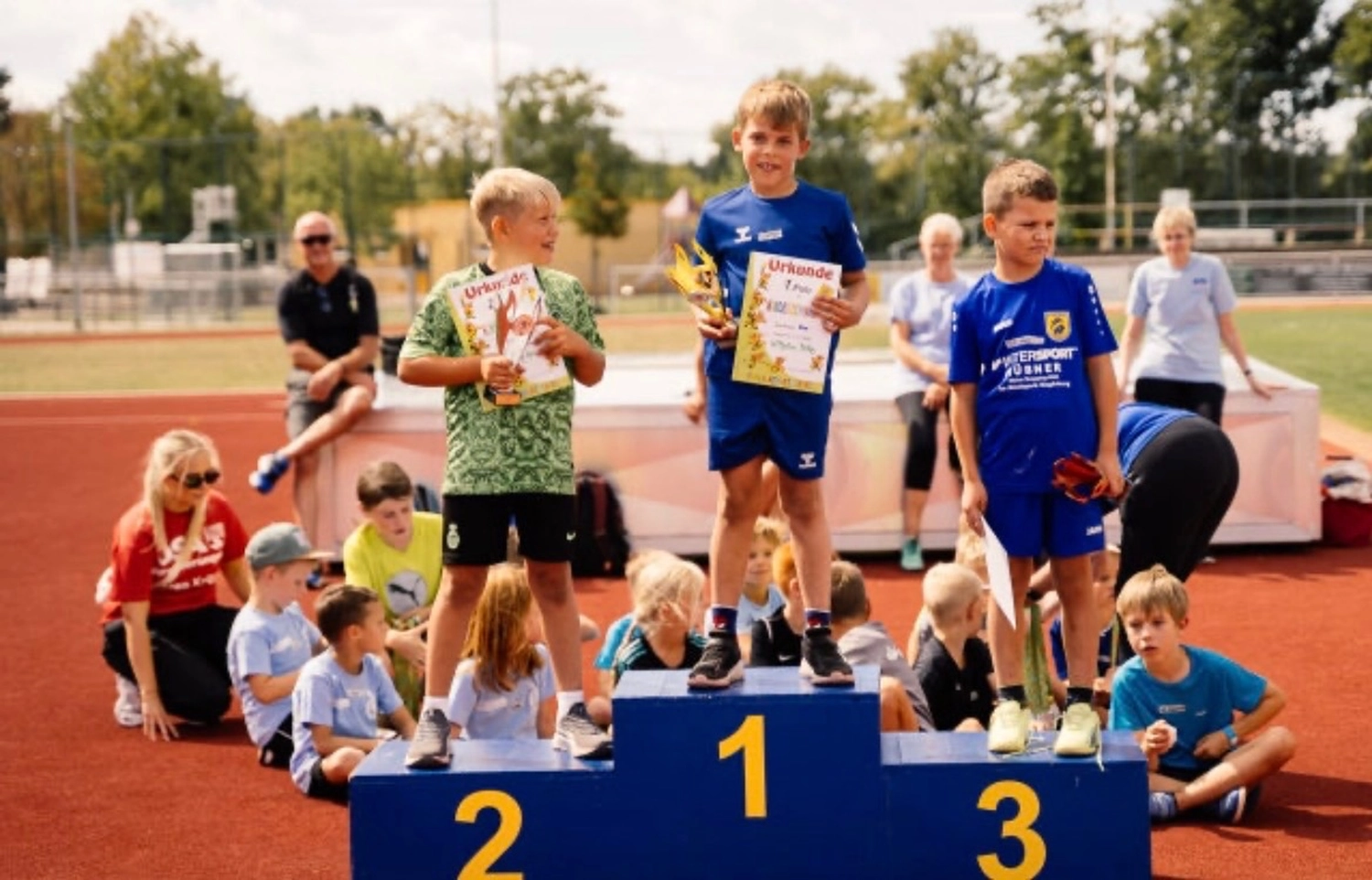 Kinder laufen beim Fußball von Hartwig - Steffen Hartwig 