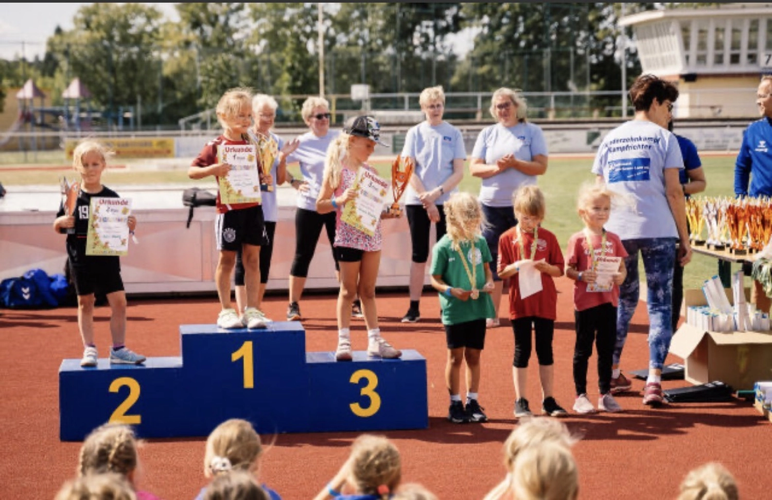 Kinder laufen beim Fußball von Hartwig - Steffen Hartwig 