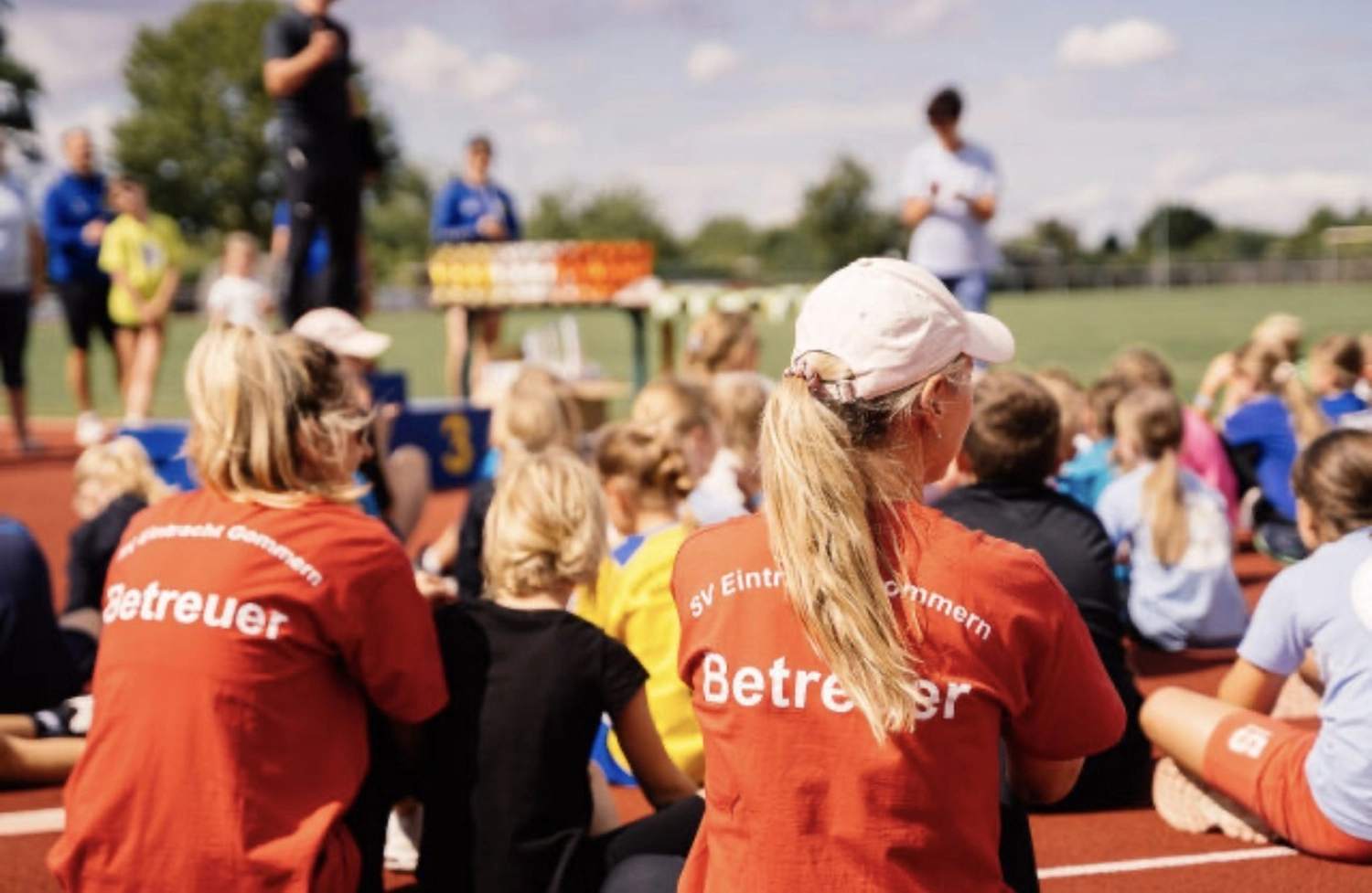 Kinder laufen beim Fußball von Hartwig - Steffen Hartwig 