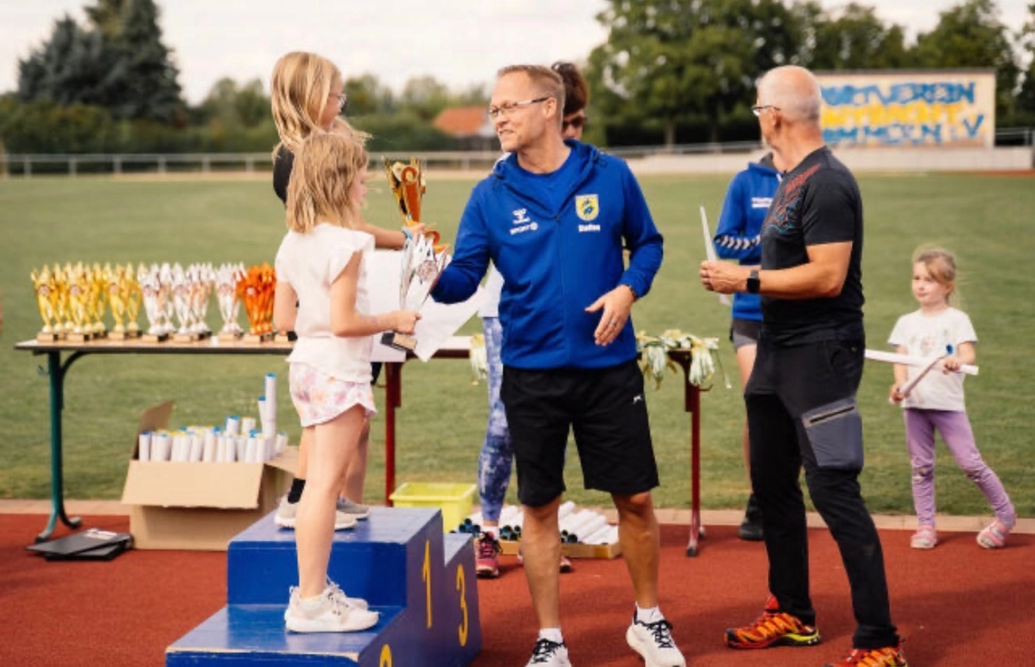 Kinder laufen beim Fußball von Hartwig - Steffen Hartwig 