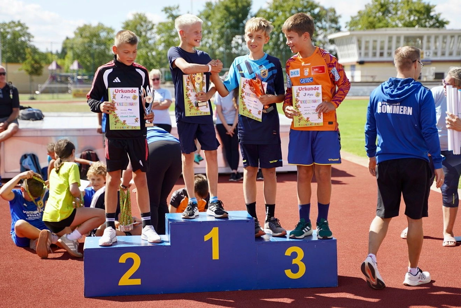 Kinder laufen beim Fußball von Hartwig - Steffen Hartwig 