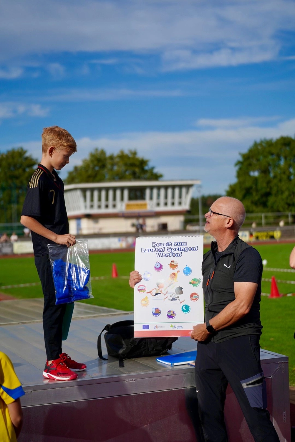 Kinder laufen beim Fußball von Hartwig - Steffen Hartwig